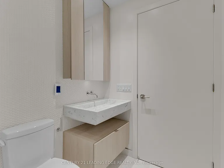 11 Yorkville Ave #3810 — Photo 29