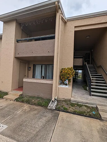 5229 Vineland Rd Photo 1
