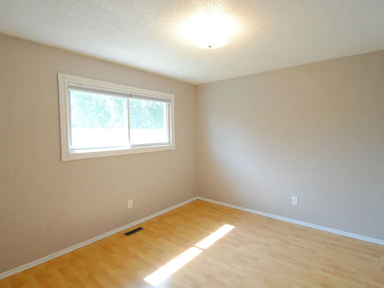 10127 171a Ave NW — Photo 10