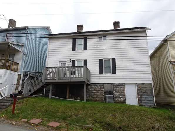 42 Oak St, Manor, PA 15665