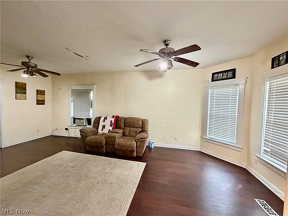 5th image of 828 Broad St