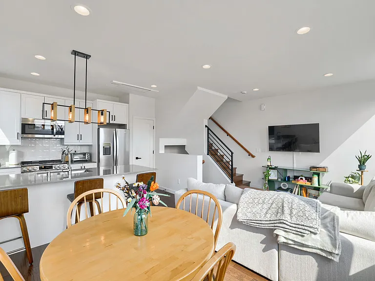 760 N 72nd St #A — Photo 4