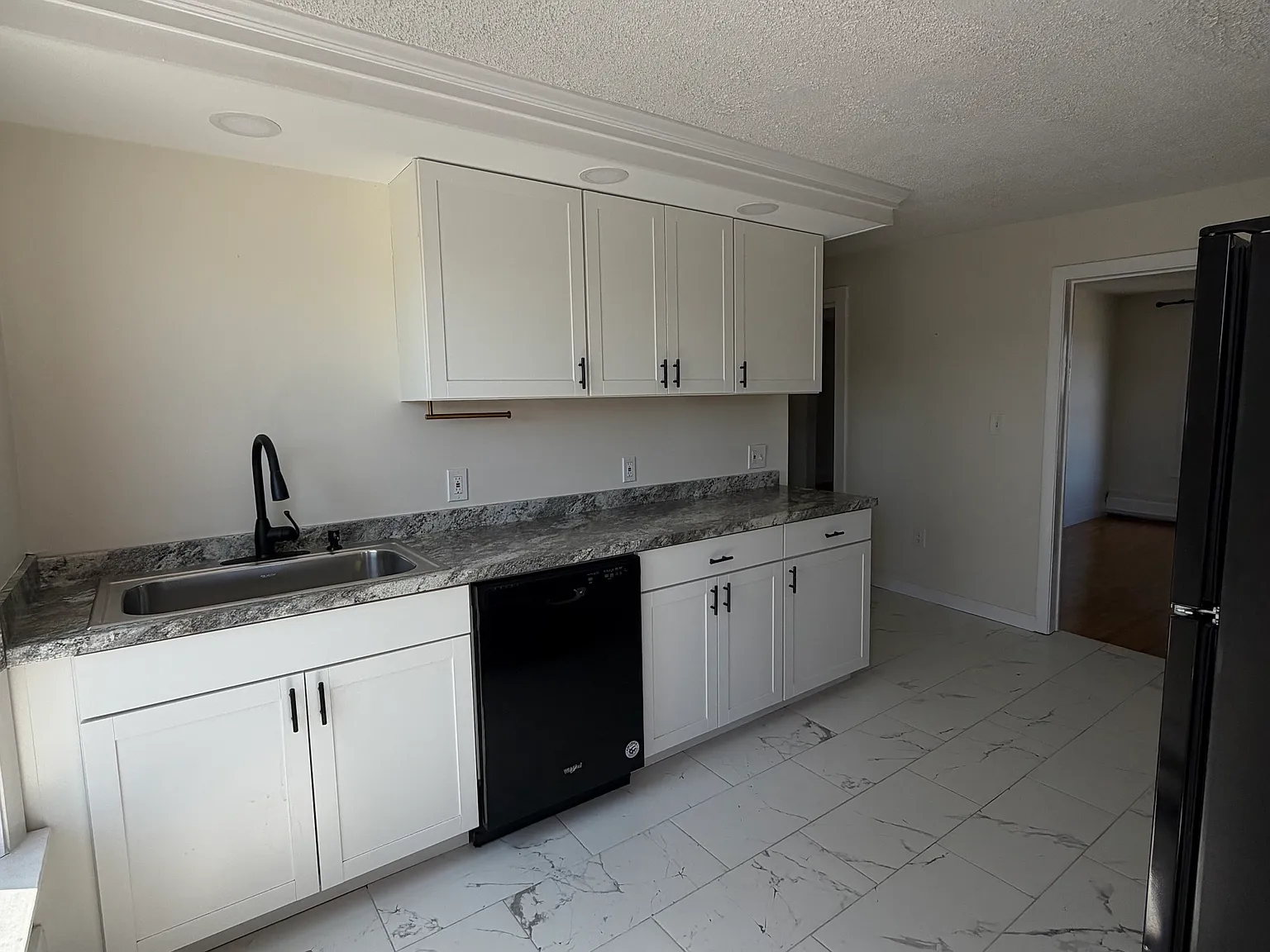 3 bed, 1234 sqft, $2,200 — Photo 2