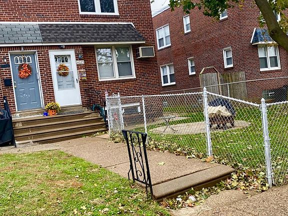2nd image of 4025 Sheffield Ave