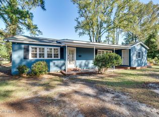 112 W Cavenaugh St, Wallace, NC 28466