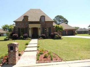 16 Shadows Bend Blvd, New Iberia, LA 70563