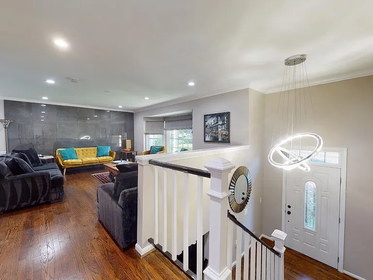 7628 Chancellor Way — Photo 2