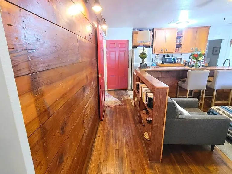 1427 Munger St — Photo 5