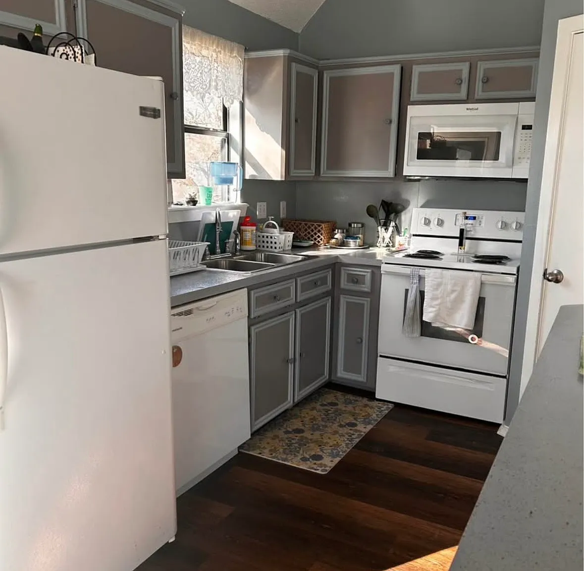 3 bed, 1302 sqft, $1,650 — Photo 2