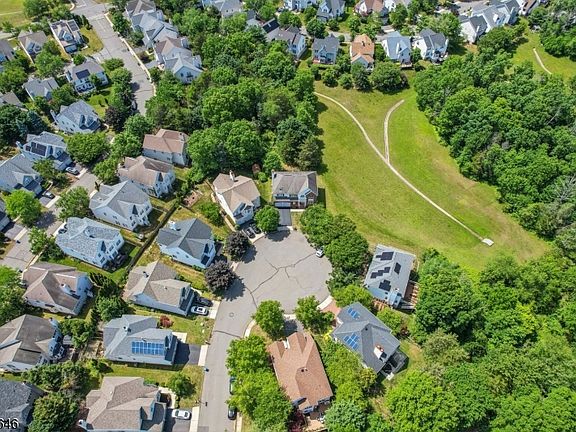 3rd image of 50 HUDNUT LN.