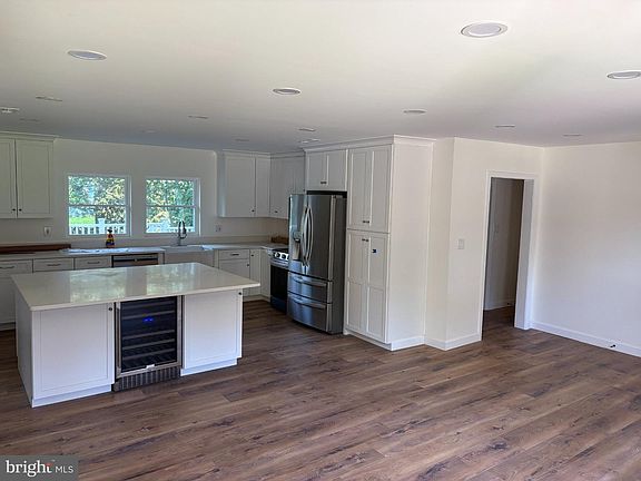 4th image of 700 Miller Rd