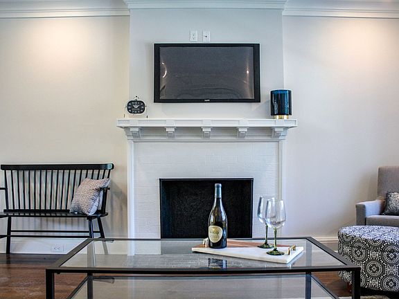 4th image of 3817 Dewey Ave APT 6