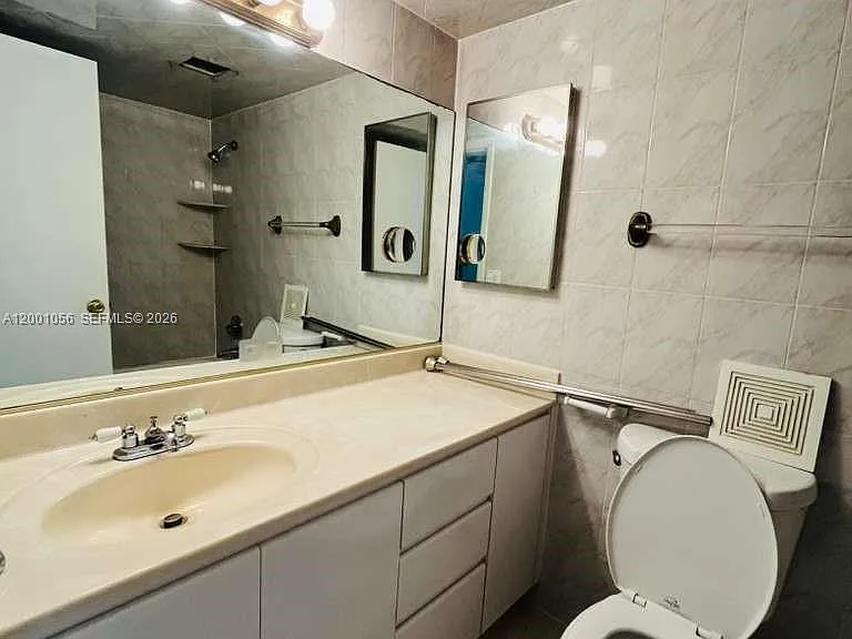 724 NE 4th St #9 — Photo 5