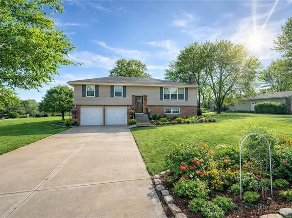 7640 W 194th St, Stilwell, KS 66085