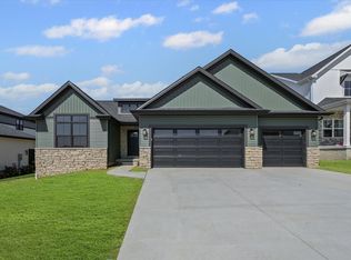 704 Isabella Dr, Mahomet, IL 61853