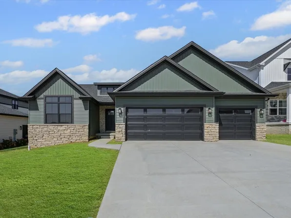 704 Isabella Dr, Mahomet, IL 61853