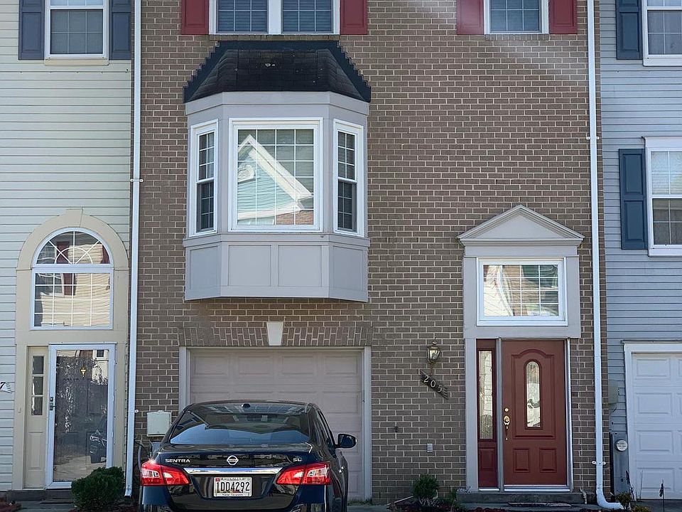 1st image of 205 Pinecove Ave