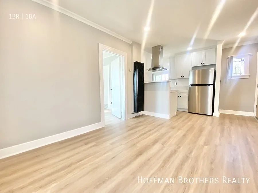 1st image of 187 W 41st Pl #193-1/2