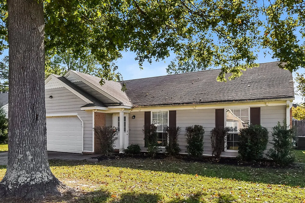 3 bed, 2.0 bath, 1469 sqft, $1,790 — Photo 2