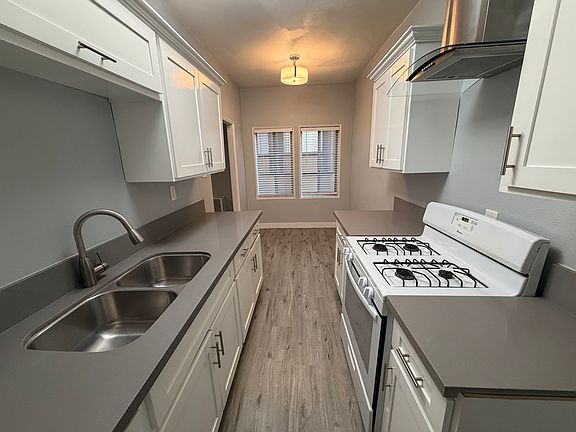 5th image of 00-636 N Chestnut Ave #108