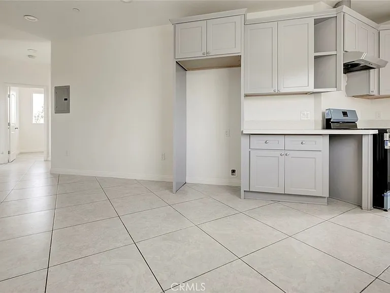 14328 Gilmore St #5 — Photo 7