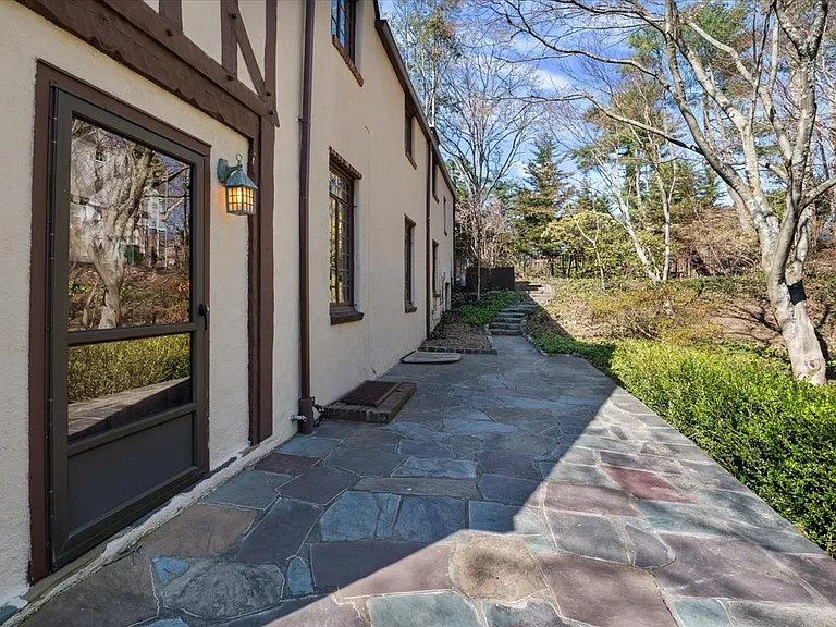 12 Hampton Rd — Photo 33