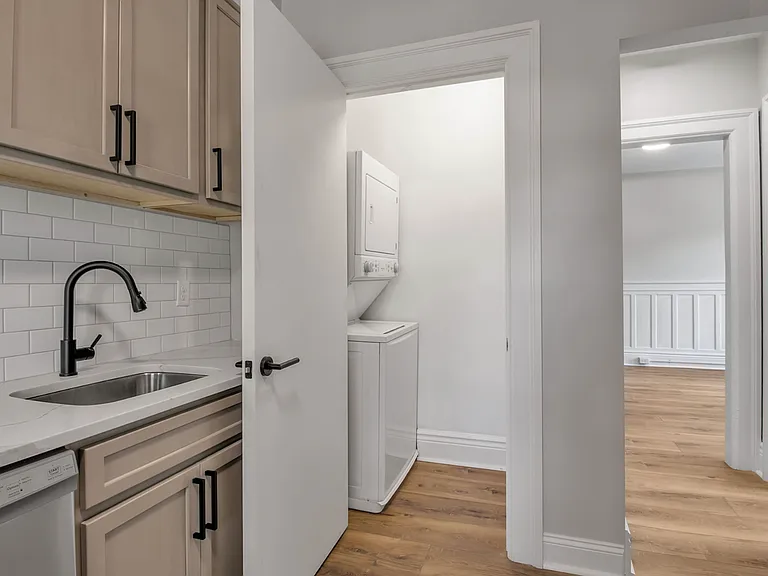 273 Richmond Avenue — Photo 18