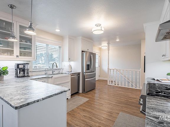 4th image of 110 E Sales Yard Rd
