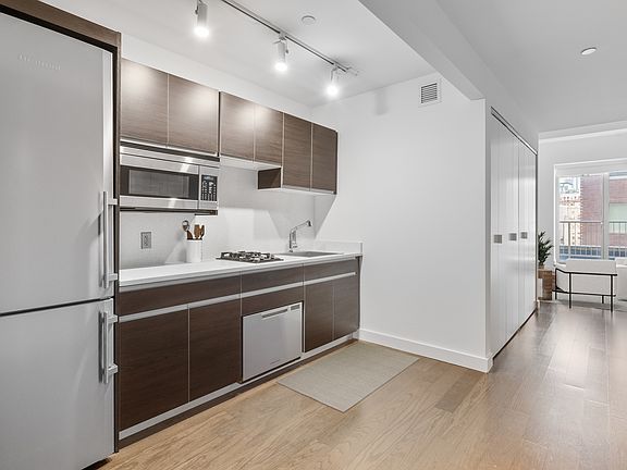 5th image of 116 John St APT 2310