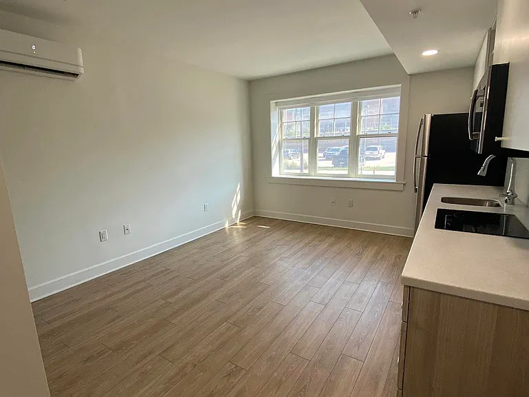 1760 Jackson St — Photo 34