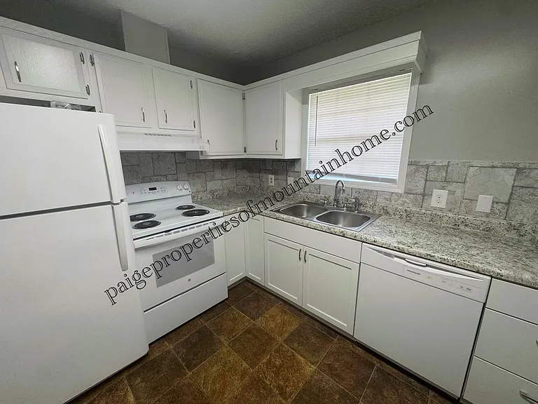 517/519 E. 13th Street — Photo 15