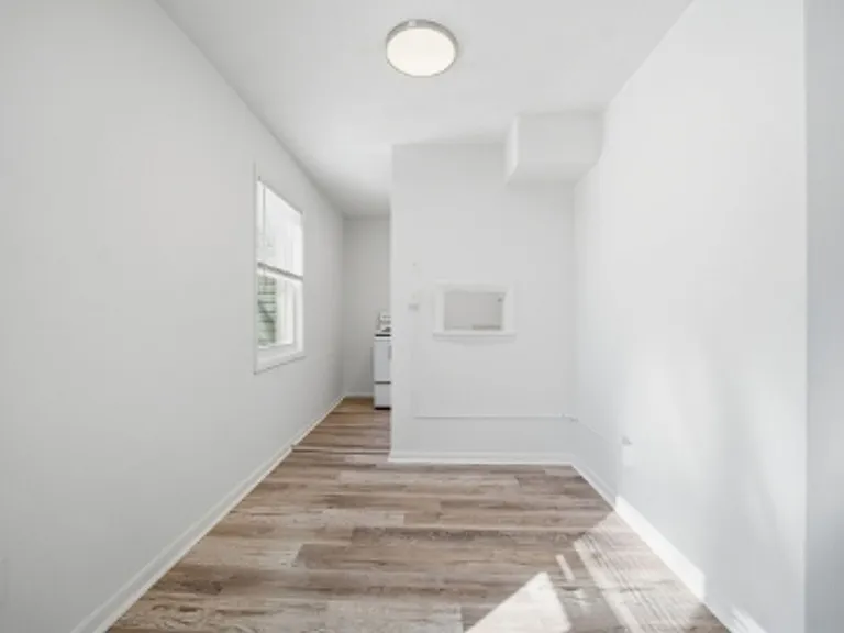 642 Dresden Dr — Photo 4