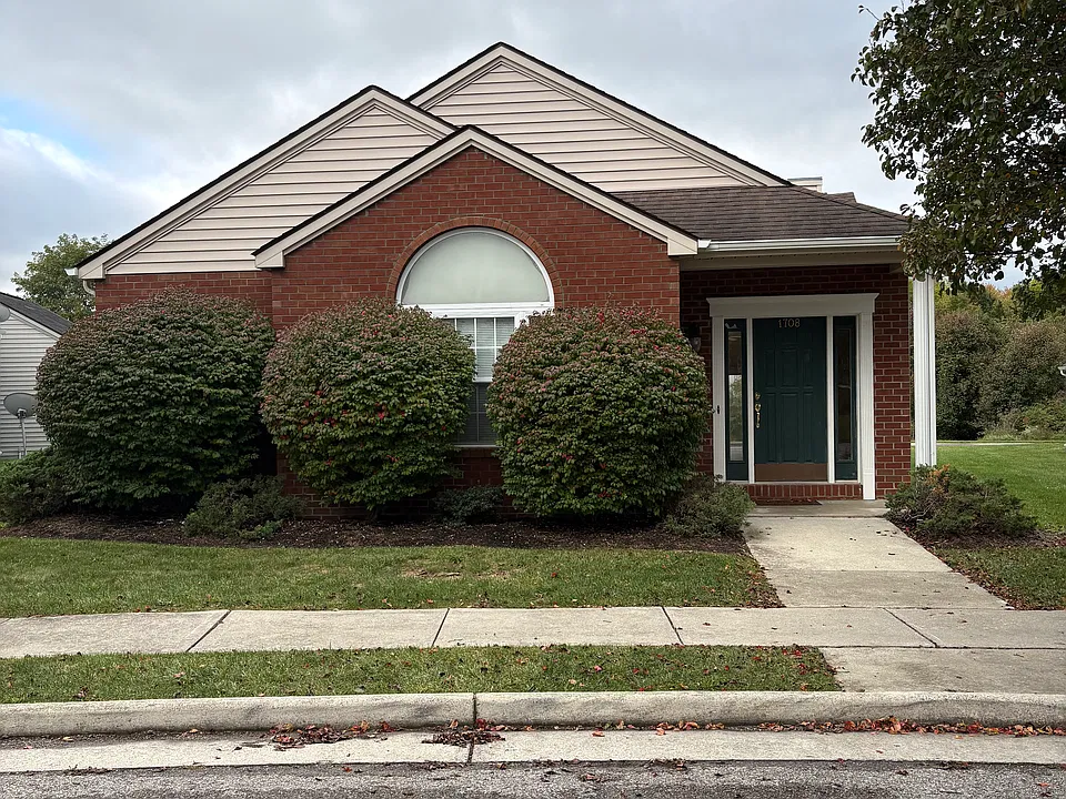 1708 Lions Dr