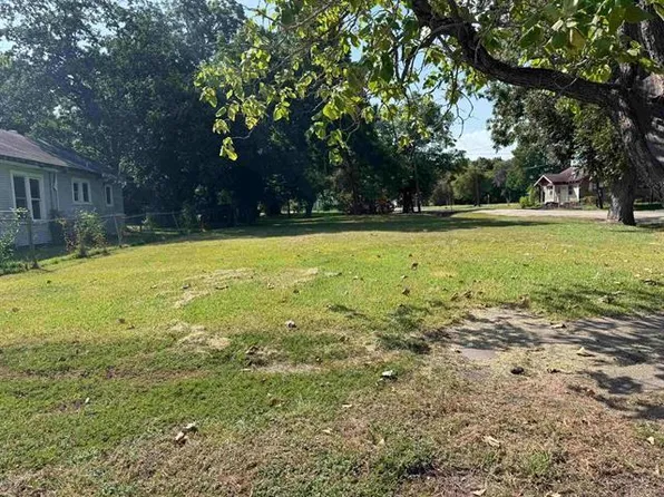 1747 10th St, Port Arthur, TX 77640