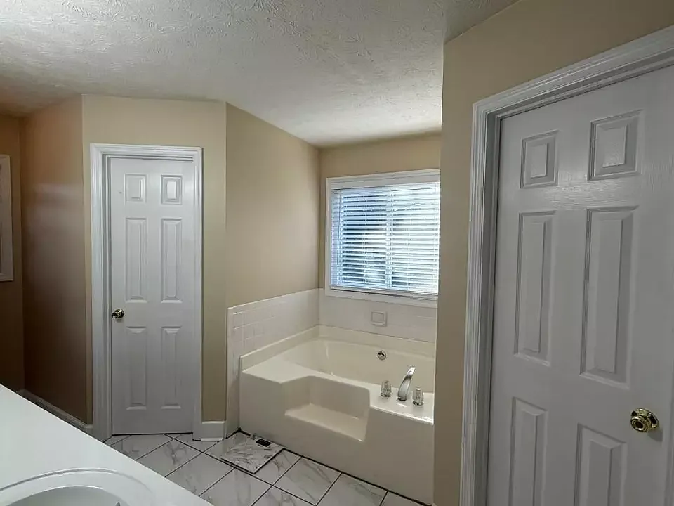Building Photo - 3080 Governors Ave