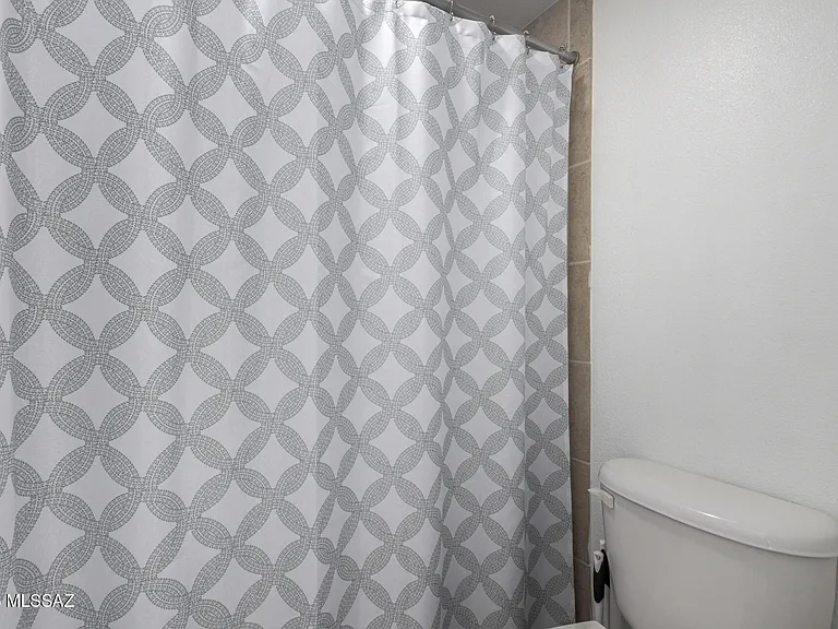 1810 E Blacklidge Dr #123 — Photo 15
