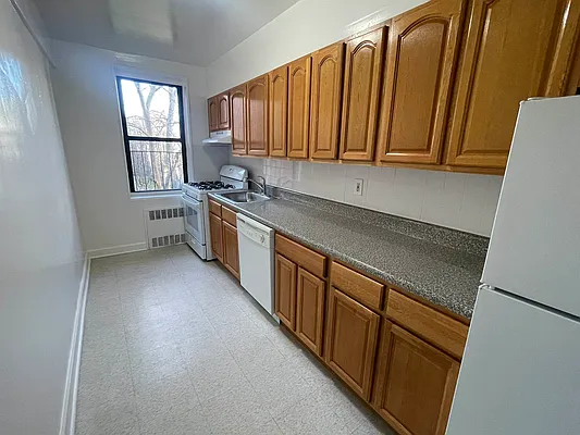 Rented by Metropolis International Realty Inc. | media 7