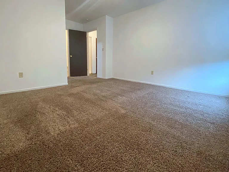 Holiday Acres Apartments — Photo 46