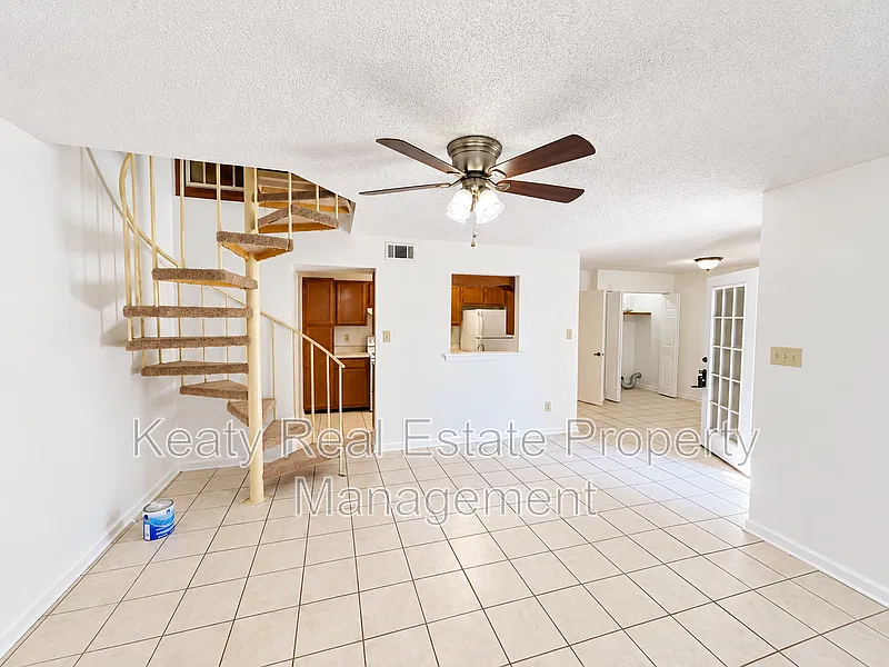 2 bed, 1.5 bath, 1100 sqft, $925 — Photo 3