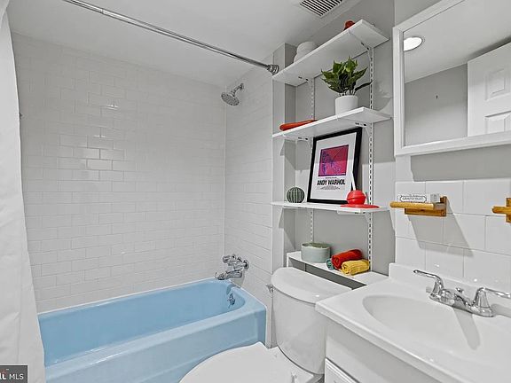 5th image of 115 R St NW APT Basement
