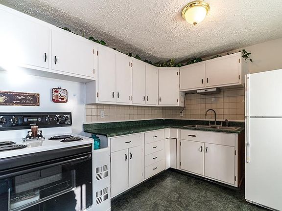 5th image of 610 Stratmore St