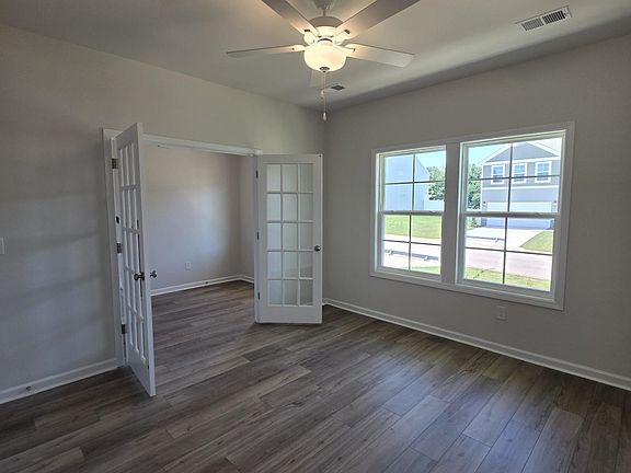 4th image of 430 Dodger Ave
