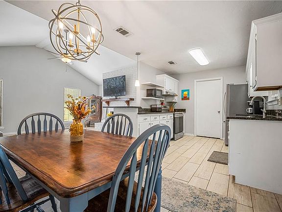 4th image of 2556 Meadowview Dr