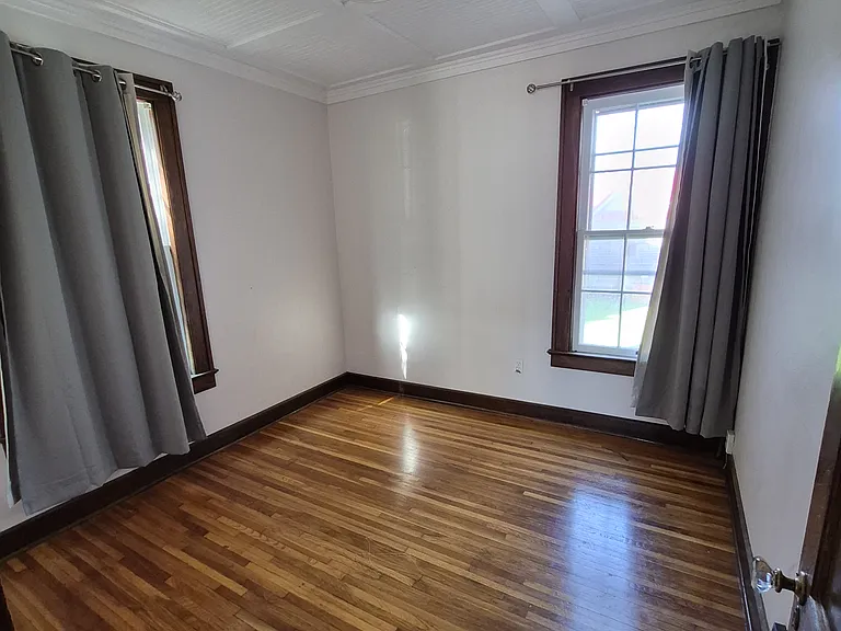 214-218 Hudson Ave — Photo 2