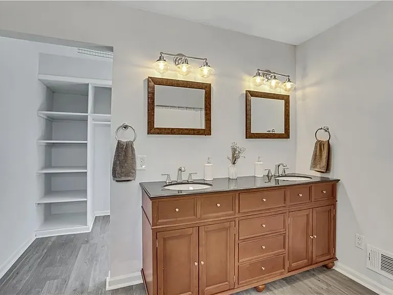 2298 Jay Ln SE — Photo 8