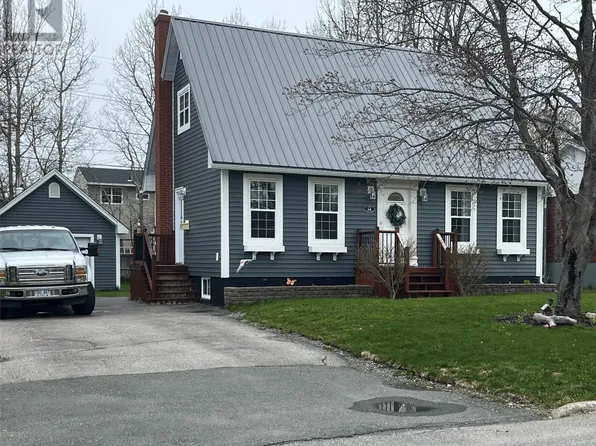 14 Hawker Cres, Gander, NL A1V 1S9