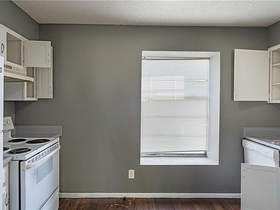 4th image of 8705 Countryshire Ln