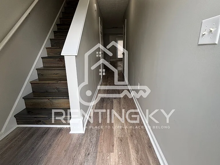 1419 Westwood Dr — Photo 2