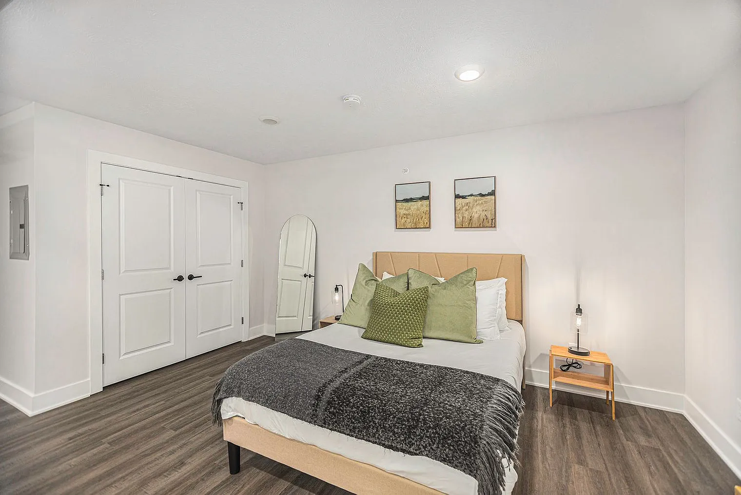 1 bed, 1.0 bath, 570 sqft, $2,566 — Photo 3