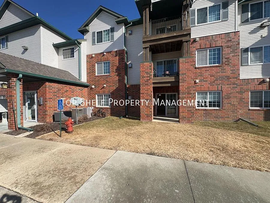 3 bed, 1200 sqft, $1,245 — Photo 2